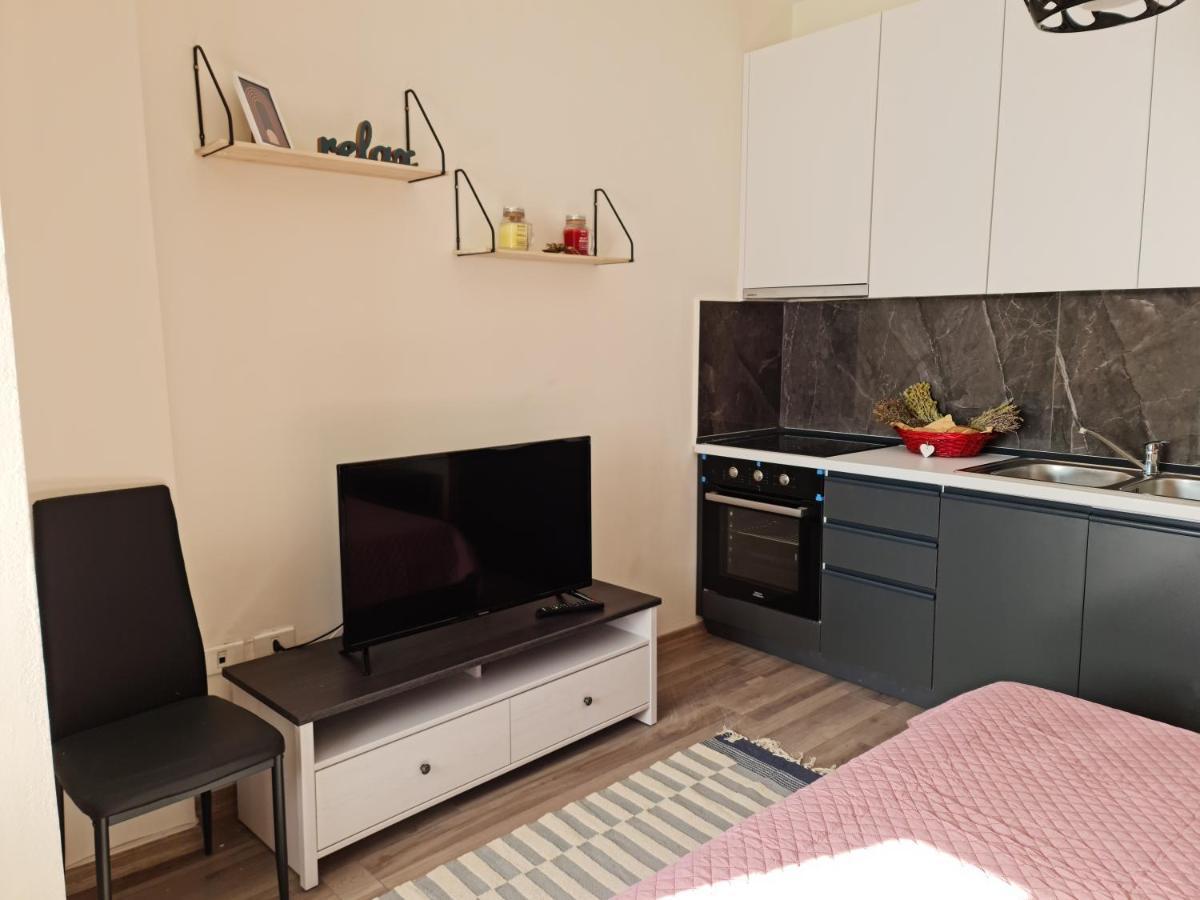 Lovely One Bedroom Studio In Tirana Exterior photo